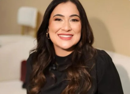 Tatiane Mendes sorrindo